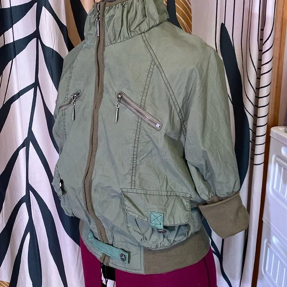 Army green short sleeve cotton jacket size medium - Picture 1 of 6